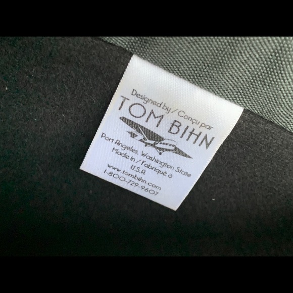 TOM BIHN Urban Minimalist Messenger - 14 x 11 x 2 - Picture 6 of 15